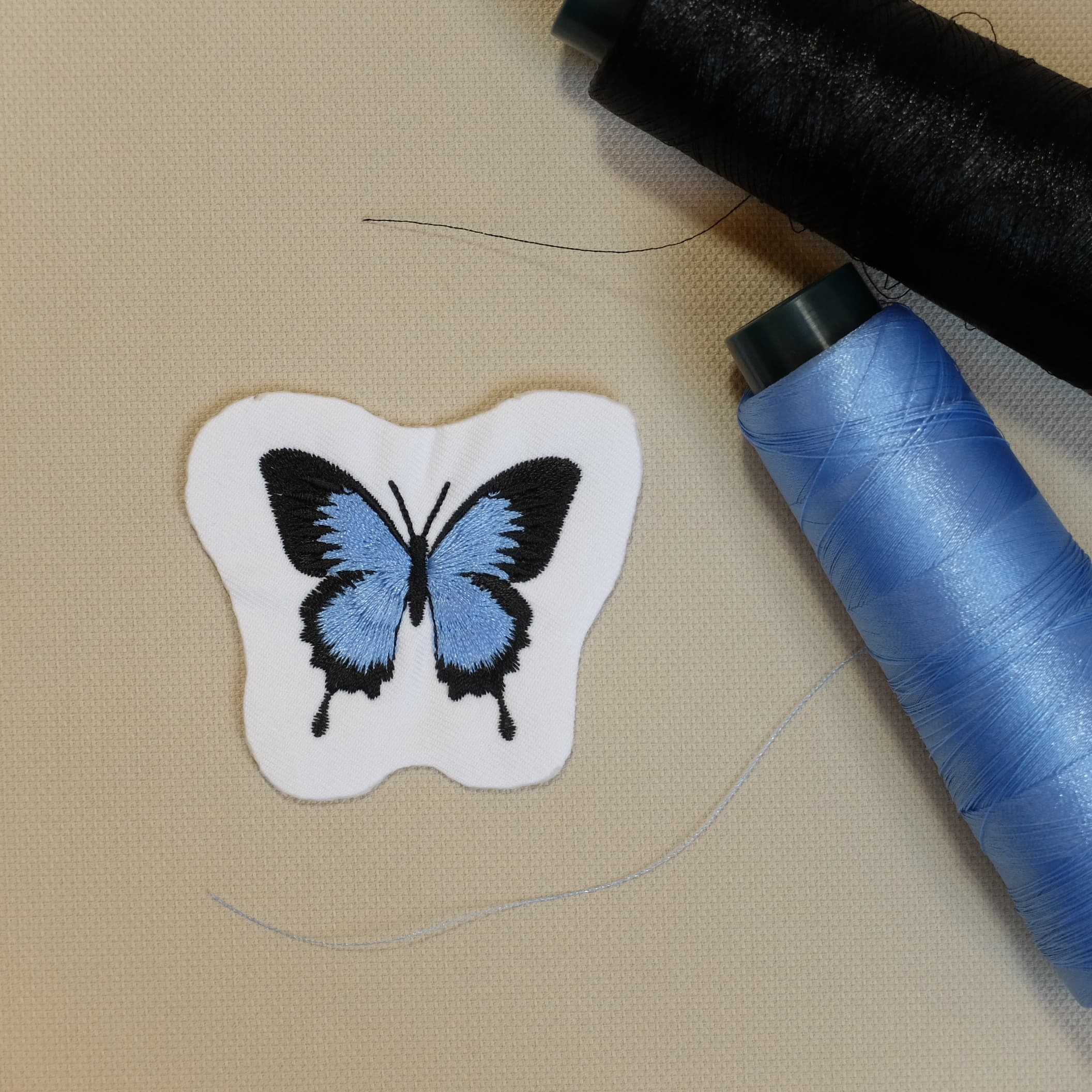 蝶の刺繍データhover時